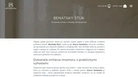 Vneste do interiéru industriálny štýl s interiérovými omietkami, ktoré kombinujú moderné kovové odtiene s nepravidelnými textúrami.